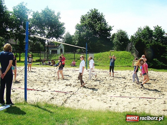 Zdjęcie w galerii na portalu naszraciborz.pl: W Nędzy uczniowie tym razem lepsi od nauczycieli   wiadomości z regionu