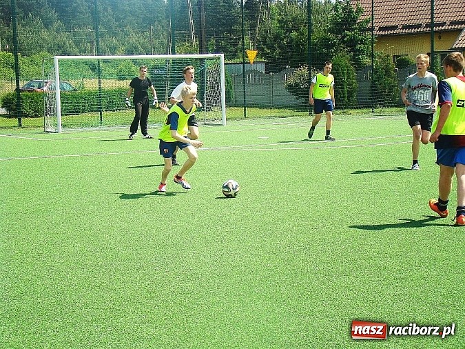 Zdjęcie w galerii na portalu naszraciborz.pl: W Nędzy uczniowie tym razem lepsi od nauczycieli   wiadomości z regionu