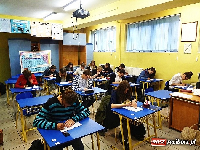 Zdjęcie w galerii na portalu naszraciborz.pl: W ZSG w Nędzy udowodnili, że o Skłodowskiej-Curie wiedzą dużo! wiadomości z regionu