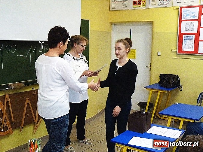 Zdjęcie w galerii na portalu naszraciborz.pl: W ZSG w Nędzy udowodnili, że o Skłodowskiej-Curie wiedzą dużo! wiadomości z regionu