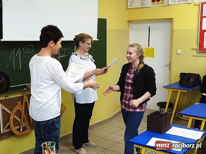 Zdjęcie w galerii na portalu naszraciborz.pl: W ZSG w Nędzy udowodnili, że o Skłodowskiej-Curie wiedzą dużo! wiadomości z regionu