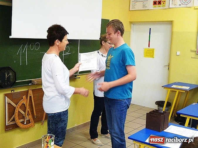 Zdjęcie w galerii na portalu naszraciborz.pl: W ZSG w Nędzy udowodnili, że o Skłodowskiej-Curie wiedzą dużo! wiadomości z regionu