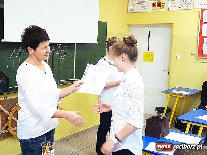 Zdjęcie w galerii na portalu naszraciborz.pl: W ZSG w Nędzy udowodnili, że o Skłodowskiej-Curie wiedzą dużo! wiadomości z regionu