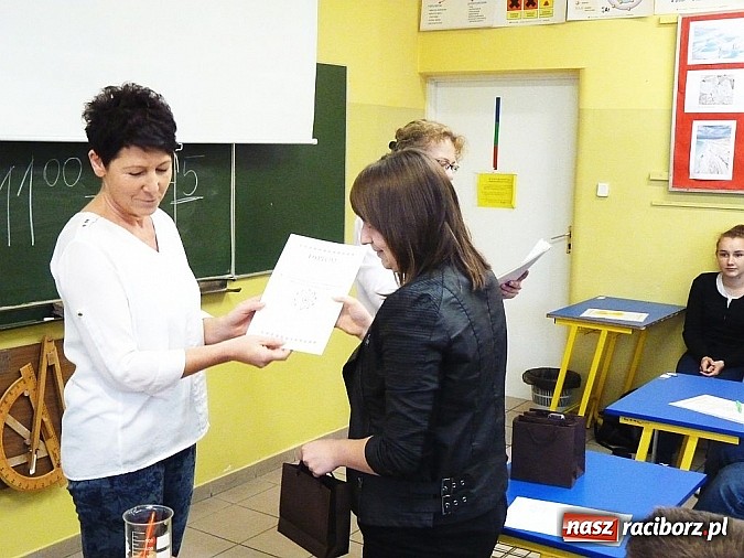 Zdjęcie w galerii na portalu naszraciborz.pl: W ZSG w Nędzy udowodnili, że o Skłodowskiej-Curie wiedzą dużo! wiadomości z regionu