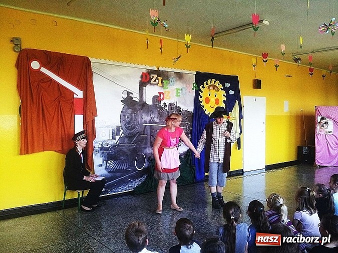 Zdjęcie w galerii na portalu naszraciborz.pl: Bajkowy dzień Dziecka w Szkole Podstawowej w Krzanowicach wiadomości z regionu