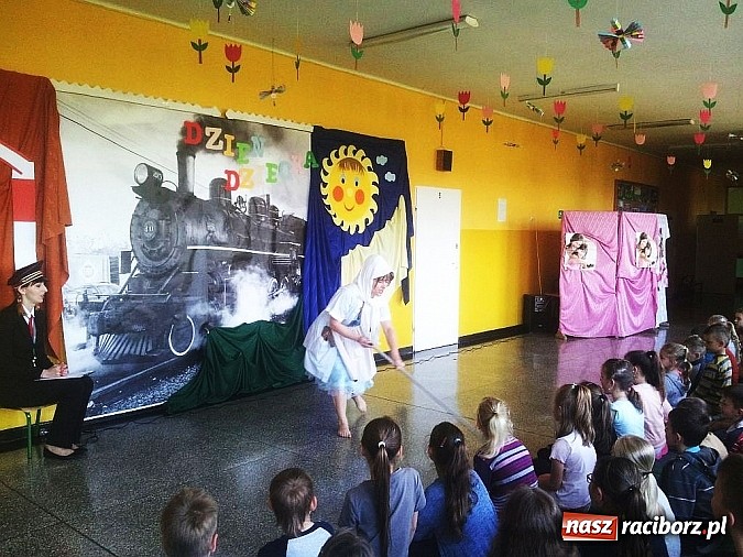 Zdjęcie w galerii na portalu naszraciborz.pl: Bajkowy dzień Dziecka w Szkole Podstawowej w Krzanowicach wiadomości z regionu