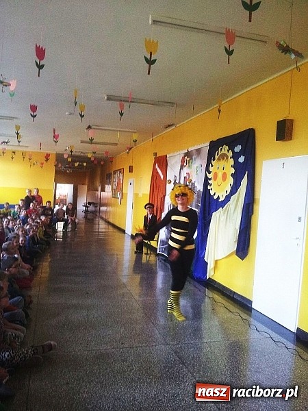 Zdjęcie w galerii na portalu naszraciborz.pl: Bajkowy dzień Dziecka w Szkole Podstawowej w Krzanowicach wiadomości z regionu