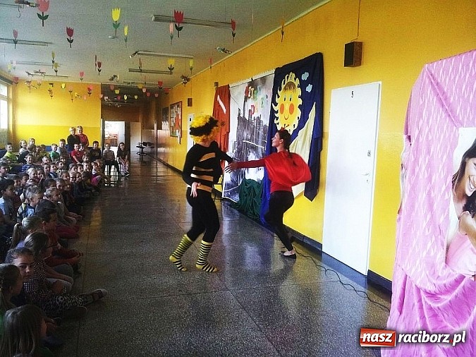 Zdjęcie w galerii na portalu naszraciborz.pl: Bajkowy dzień Dziecka w Szkole Podstawowej w Krzanowicach wiadomości z regionu