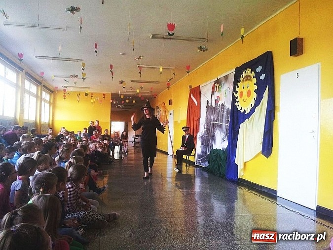 Zdjęcie w galerii na portalu naszraciborz.pl: Bajkowy dzień Dziecka w Szkole Podstawowej w Krzanowicach wiadomości z regionu