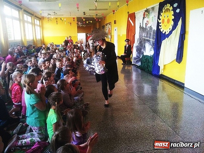 Zdjęcie w galerii na portalu naszraciborz.pl: Bajkowy dzień Dziecka w Szkole Podstawowej w Krzanowicach wiadomości z regionu