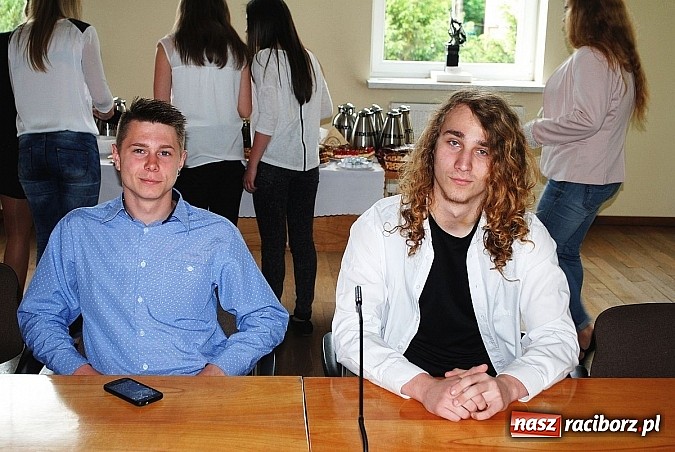 Zdjęcie w galerii na portalu naszraciborz.pl: Sprawy młodych na uroczystej sesji Młodzieżowej Rady Miejskiej wiadomości z regionu