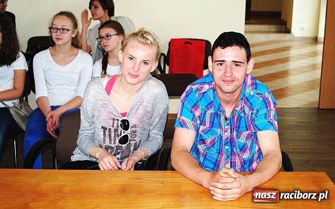 Zdjęcie w galerii na portalu naszraciborz.pl: Sprawy młodych na uroczystej sesji Młodzieżowej Rady Miejskiej wiadomości z regionu