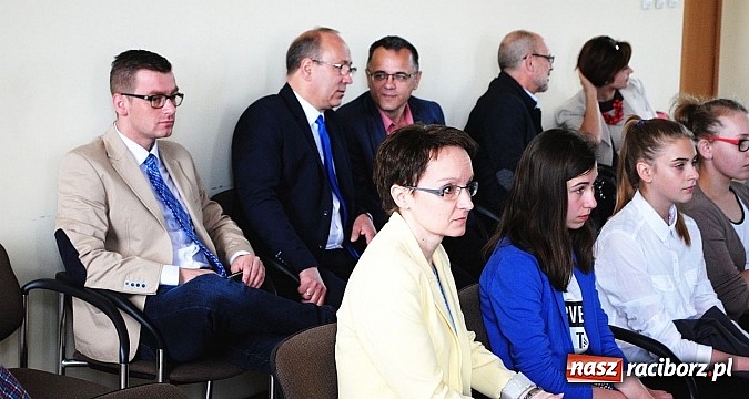 Zdjęcie w galerii na portalu naszraciborz.pl: Sprawy młodych na uroczystej sesji Młodzieżowej Rady Miejskiej wiadomości z regionu