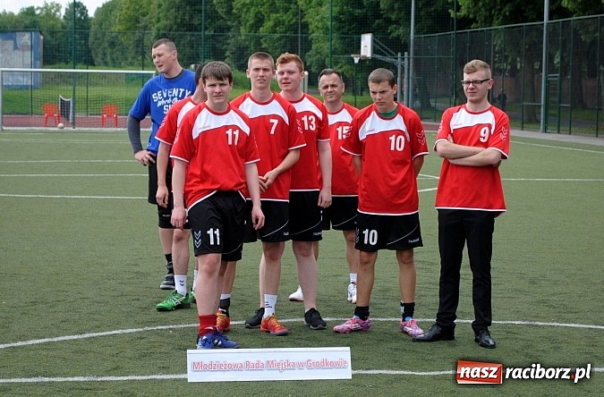 Zdjęcie w galerii na portalu naszraciborz.pl: Sprawy młodych na uroczystej sesji Młodzieżowej Rady Miejskiej wiadomości z regionu