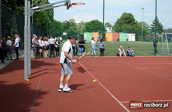 Zdjęcie w galerii na portalu naszraciborz.pl: Sprawy młodych na uroczystej sesji Młodzieżowej Rady Miejskiej wiadomości z regionu