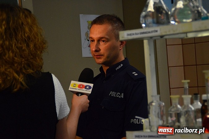 Zdjęcie w galerii na portalu naszraciborz.pl: W Zespole Szkół Zawodowych zorganizowano warsztaty kryminalistyczne dla gimnazjalistów wiadomości z regionu