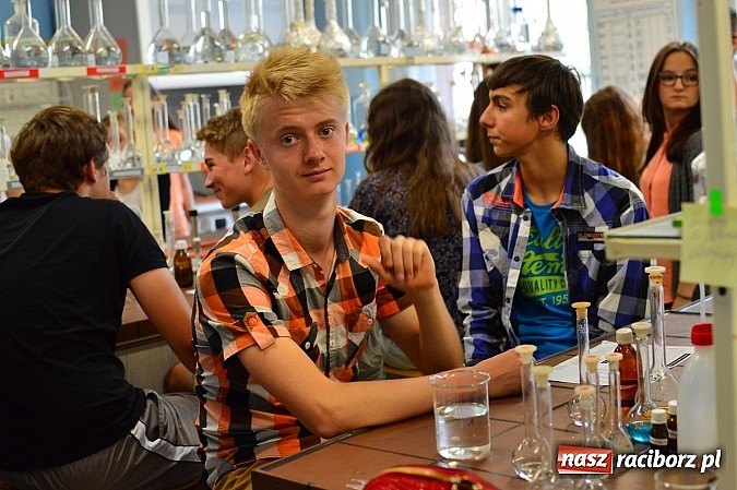 Zdjęcie w galerii na portalu naszraciborz.pl: W Zespole Szkół Zawodowych zorganizowano warsztaty kryminalistyczne dla gimnazjalistów wiadomości z regionu