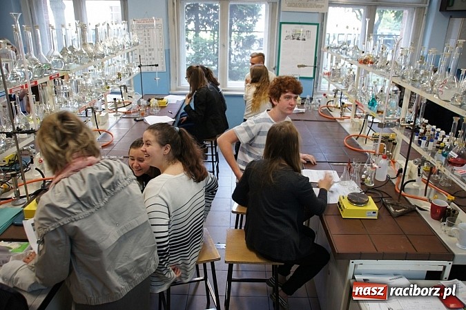 Zdjęcie w galerii na portalu naszraciborz.pl: W Zespole Szkół Zawodowych zorganizowano warsztaty kryminalistyczne dla gimnazjalistów wiadomości z regionu