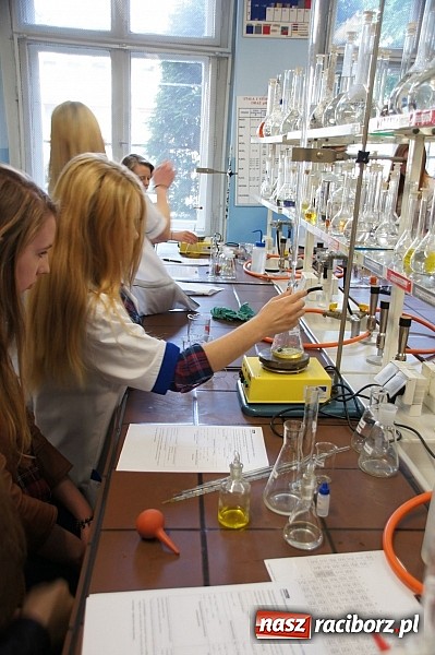 Zdjęcie w galerii na portalu naszraciborz.pl: W Zespole Szkół Zawodowych zorganizowano warsztaty kryminalistyczne dla gimnazjalistów wiadomości z regionu