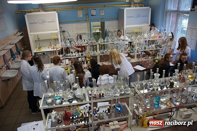 Zdjęcie w galerii na portalu naszraciborz.pl: W Zespole Szkół Zawodowych zorganizowano warsztaty kryminalistyczne dla gimnazjalistów wiadomości z regionu