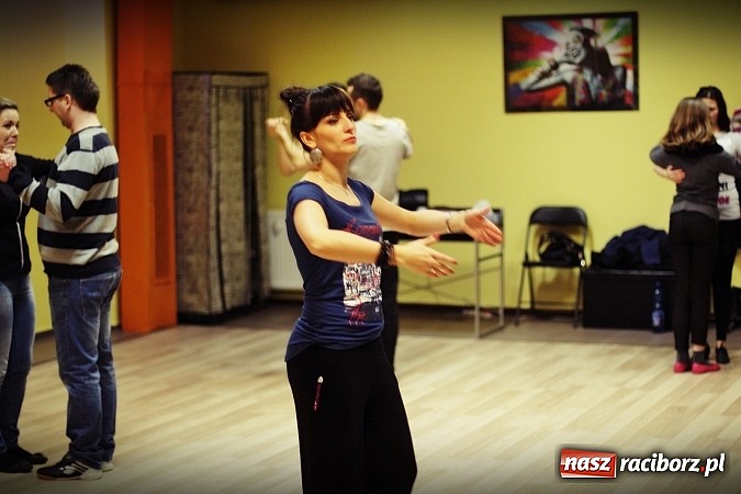 Zdjęcie w galerii na portalu naszraciborz.pl: Przedweselny kurs tańca użytkowego w Studio Tańca La Fiesta wiadomości z regionu