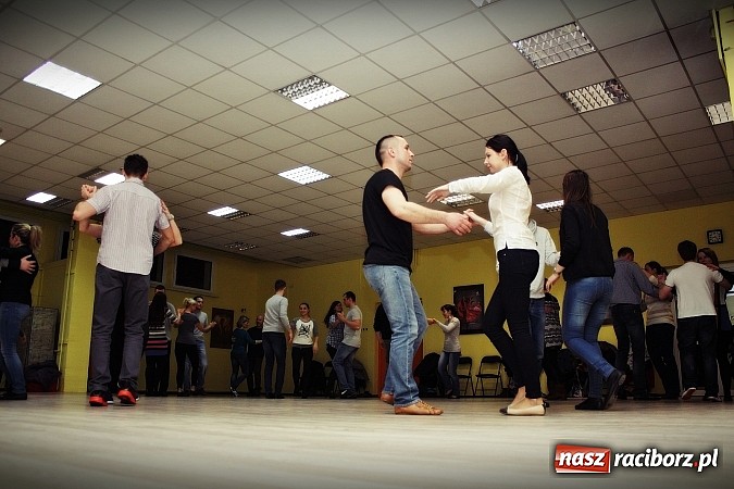 Zdjęcie w galerii na portalu naszraciborz.pl: Przedweselny kurs tańca użytkowego w Studio Tańca La Fiesta wiadomości z regionu