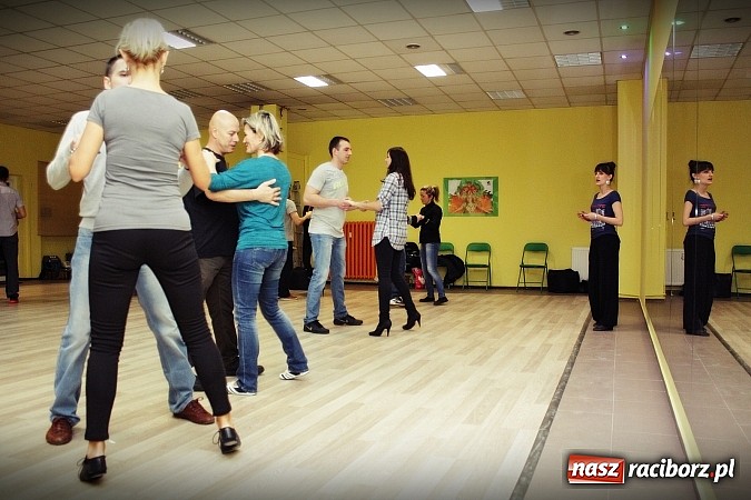 Zdjęcie w galerii na portalu naszraciborz.pl: Przedweselny kurs tańca użytkowego w Studio Tańca La Fiesta wiadomości z regionu