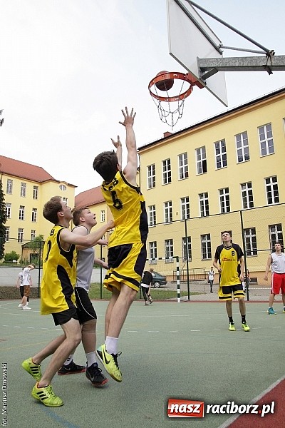 Zdjęcie w galerii na portalu naszraciborz.pl: ZSO 2 Abstynenci najlepsi w turnieju Streetball 2015 w Ekonomiku wiadomości z regionu
