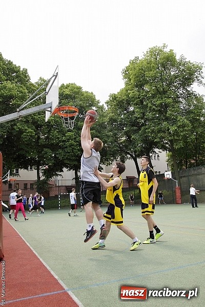 Zdjęcie w galerii na portalu naszraciborz.pl: ZSO 2 Abstynenci najlepsi w turnieju Streetball 2015 w Ekonomiku wiadomości z regionu