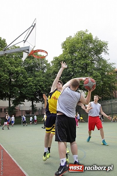 Zdjęcie w galerii na portalu naszraciborz.pl: ZSO 2 Abstynenci najlepsi w turnieju Streetball 2015 w Ekonomiku wiadomości z regionu