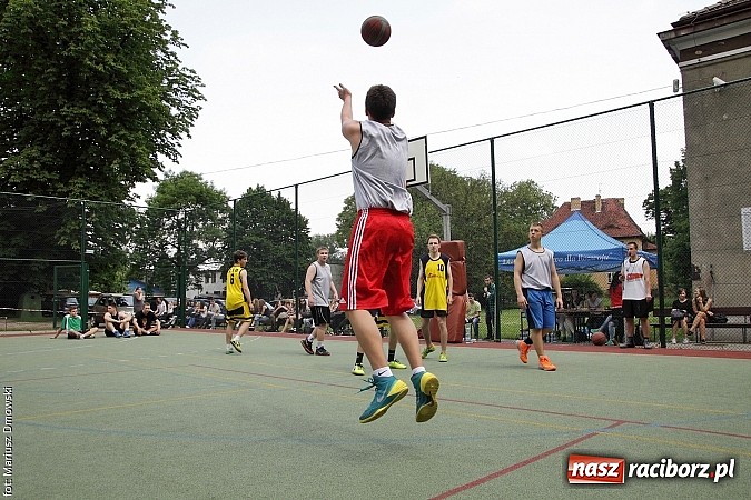 Zdjęcie w galerii na portalu naszraciborz.pl: ZSO 2 Abstynenci najlepsi w turnieju Streetball 2015 w Ekonomiku wiadomości z regionu