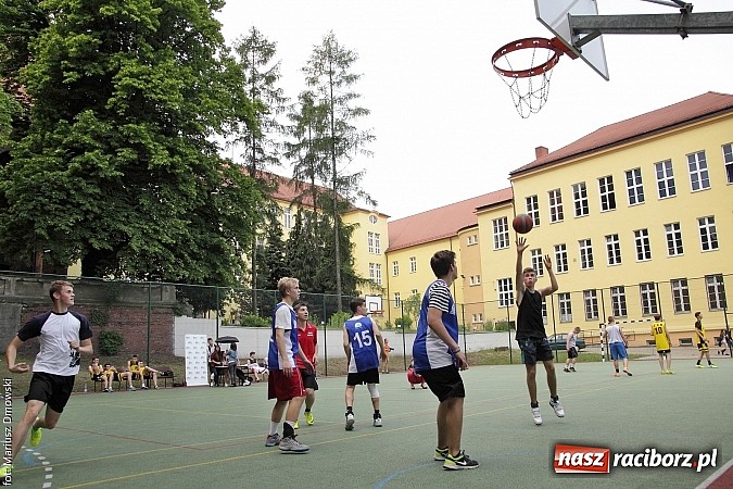 Zdjęcie w galerii na portalu naszraciborz.pl: ZSO 2 Abstynenci najlepsi w turnieju Streetball 2015 w Ekonomiku wiadomości z regionu