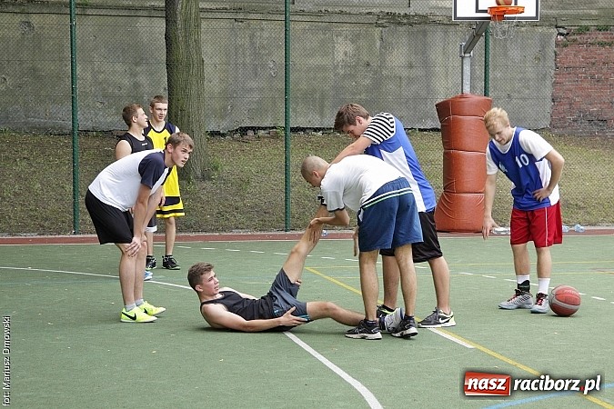 Zdjęcie w galerii na portalu naszraciborz.pl: ZSO 2 Abstynenci najlepsi w turnieju Streetball 2015 w Ekonomiku wiadomości z regionu