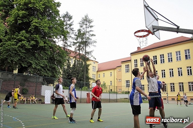 Zdjęcie w galerii na portalu naszraciborz.pl: ZSO 2 Abstynenci najlepsi w turnieju Streetball 2015 w Ekonomiku wiadomości z regionu
