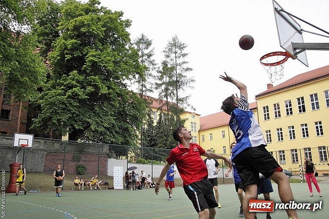 Zdjęcie w galerii na portalu naszraciborz.pl: ZSO 2 Abstynenci najlepsi w turnieju Streetball 2015 w Ekonomiku wiadomości z regionu
