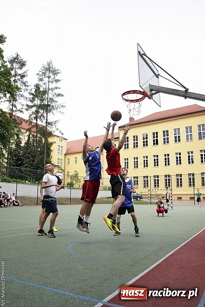 Zdjęcie w galerii na portalu naszraciborz.pl: ZSO 2 Abstynenci najlepsi w turnieju Streetball 2015 w Ekonomiku wiadomości z regionu