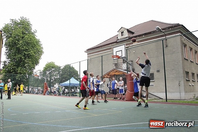 Zdjęcie w galerii na portalu naszraciborz.pl: ZSO 2 Abstynenci najlepsi w turnieju Streetball 2015 w Ekonomiku wiadomości z regionu