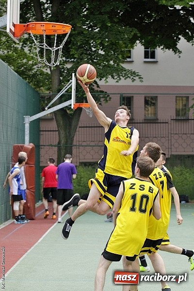 Zdjęcie w galerii na portalu naszraciborz.pl: ZSO 2 Abstynenci najlepsi w turnieju Streetball 2015 w Ekonomiku wiadomości z regionu