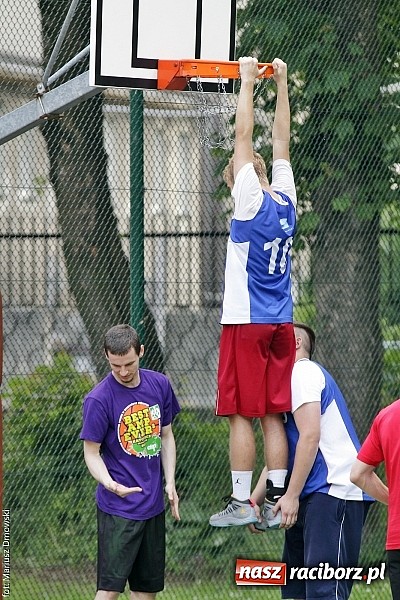 Zdjęcie w galerii na portalu naszraciborz.pl: ZSO 2 Abstynenci najlepsi w turnieju Streetball 2015 w Ekonomiku wiadomości z regionu