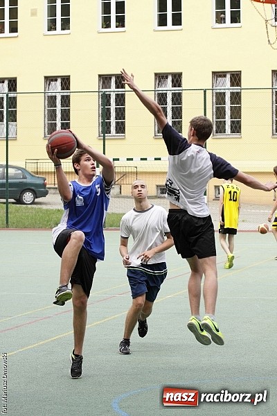 Zdjęcie w galerii na portalu naszraciborz.pl: ZSO 2 Abstynenci najlepsi w turnieju Streetball 2015 w Ekonomiku wiadomości z regionu