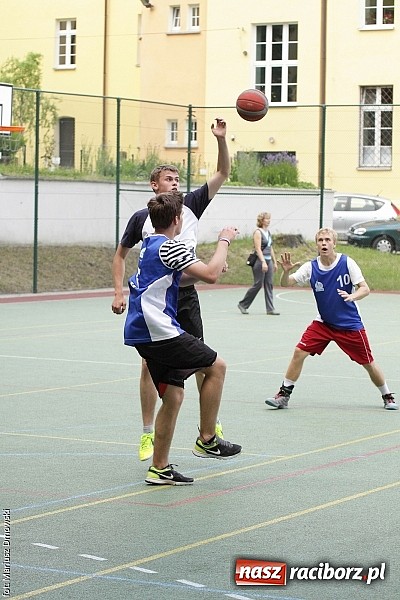 Zdjęcie w galerii na portalu naszraciborz.pl: ZSO 2 Abstynenci najlepsi w turnieju Streetball 2015 w Ekonomiku wiadomości z regionu