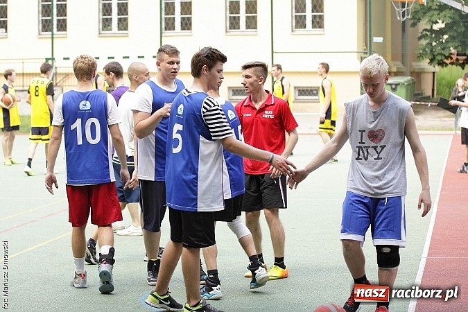 Zdjęcie w galerii na portalu naszraciborz.pl: ZSO 2 Abstynenci najlepsi w turnieju Streetball 2015 w Ekonomiku wiadomości z regionu