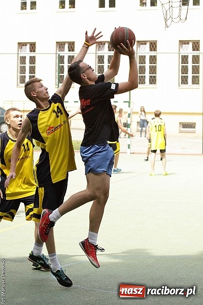 Zdjęcie w galerii na portalu naszraciborz.pl: ZSO 2 Abstynenci najlepsi w turnieju Streetball 2015 w Ekonomiku wiadomości z regionu