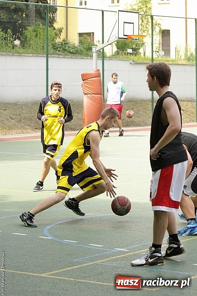 Zdjęcie w galerii na portalu naszraciborz.pl: ZSO 2 Abstynenci najlepsi w turnieju Streetball 2015 w Ekonomiku wiadomości z regionu