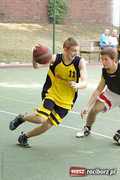 Zdjęcie w galerii na portalu naszraciborz.pl: ZSO 2 Abstynenci najlepsi w turnieju Streetball 2015 w Ekonomiku wiadomości z regionu