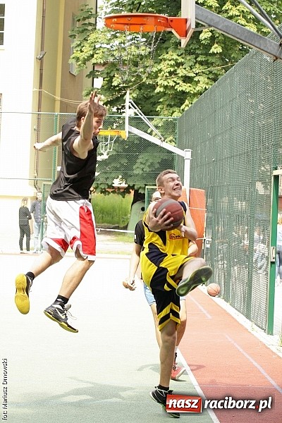 Zdjęcie w galerii na portalu naszraciborz.pl: ZSO 2 Abstynenci najlepsi w turnieju Streetball 2015 w Ekonomiku wiadomości z regionu