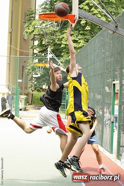 Zdjęcie w galerii na portalu naszraciborz.pl: ZSO 2 Abstynenci najlepsi w turnieju Streetball 2015 w Ekonomiku wiadomości z regionu