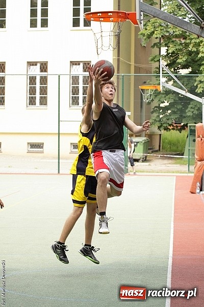 Zdjęcie w galerii na portalu naszraciborz.pl: ZSO 2 Abstynenci najlepsi w turnieju Streetball 2015 w Ekonomiku wiadomości z regionu