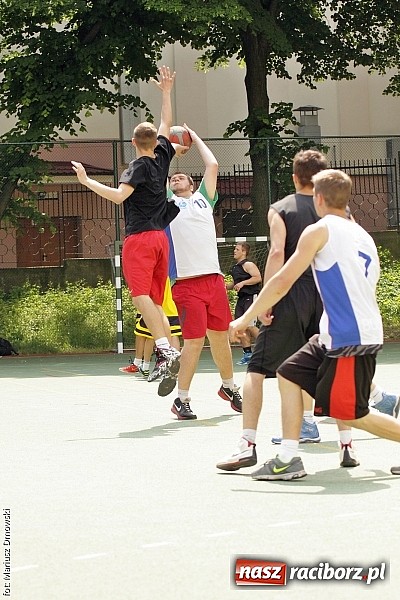 Zdjęcie w galerii na portalu naszraciborz.pl: ZSO 2 Abstynenci najlepsi w turnieju Streetball 2015 w Ekonomiku wiadomości z regionu