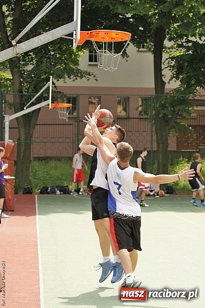 Zdjęcie w galerii na portalu naszraciborz.pl: ZSO 2 Abstynenci najlepsi w turnieju Streetball 2015 w Ekonomiku wiadomości z regionu